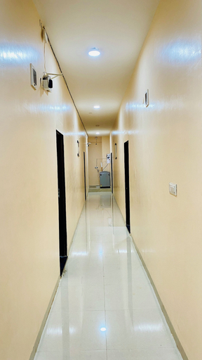 Others 5, Stay 10 B&M, Indore