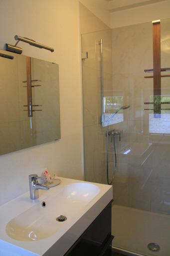 Bathroom 26