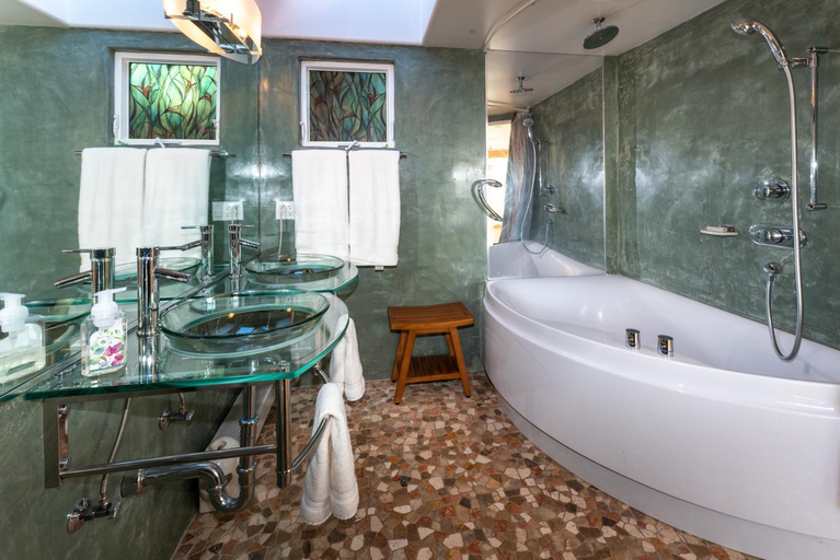 Bathroom 4, Spectacular Oceanfront Studio with Hot Tub & Loft, Mendocino