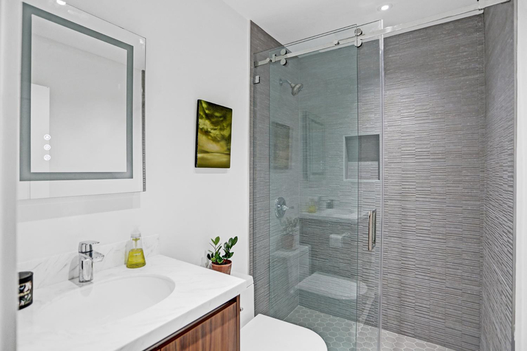 Others 4, Stylish Luxury Tropical Junior Suite, Broward