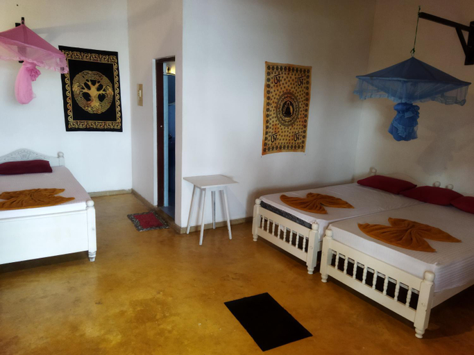 Bedroom 2, Sunchaser Beach Hotel, Tangalle