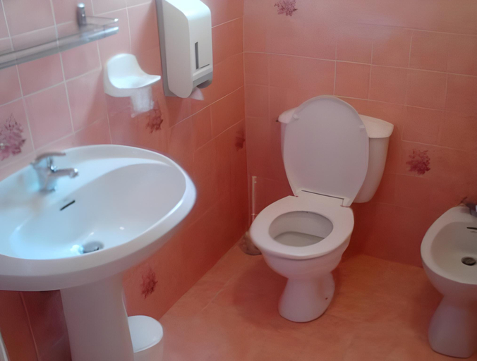 Bathroom 3, Le Richelieu, Vendée