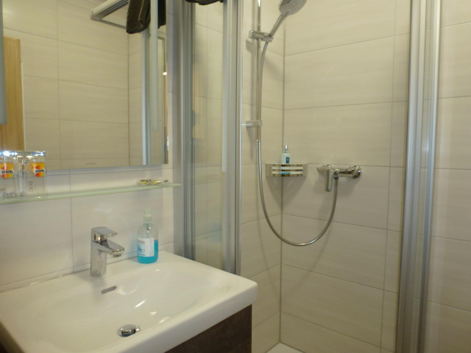 Bathroom 2, Gasthof Hotel Reif, Amberg-Sulzbach