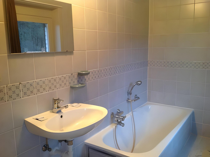 Bathroom, De Hollemeersch Hotel, West-Vlaanderen