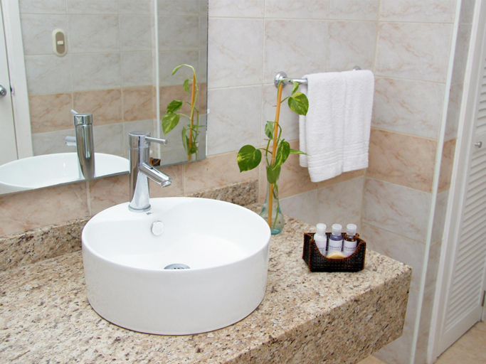 Bathroom 4, Hesperia Playa el Agua, Antolín del Campo