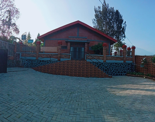 Exterior & Views 28