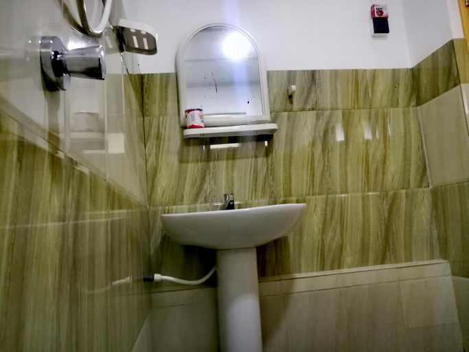 Bathroom 3, ARANI HOMESTAY, Thamankaduwa