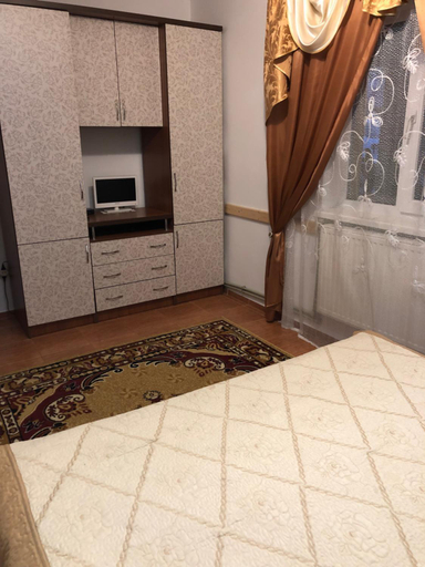 Others 4, Біля комори, Mizhhirs'kyi