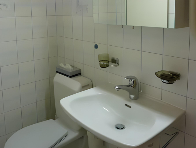 Bathroom 2, Hotel Suretta, Hinterrhein