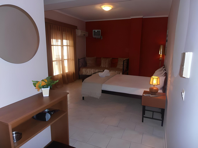 Bedroom 2, Gina's Studios, Central Greece