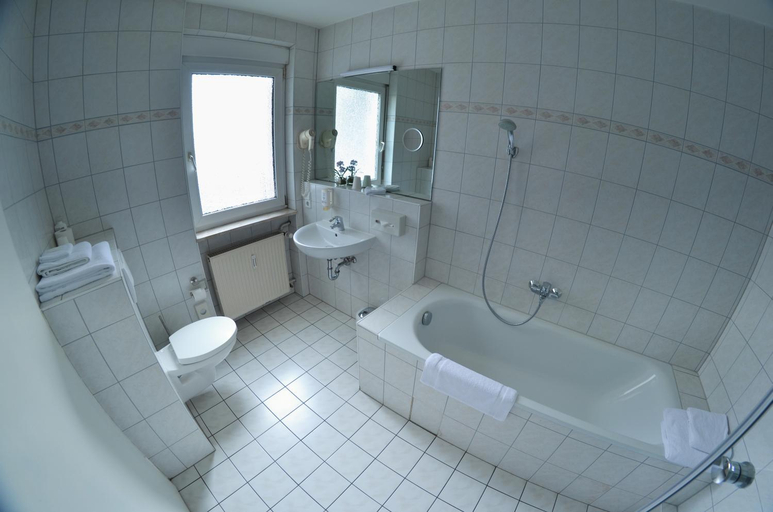 Bathroom 4, Hotel am Markt, Karlsruhe