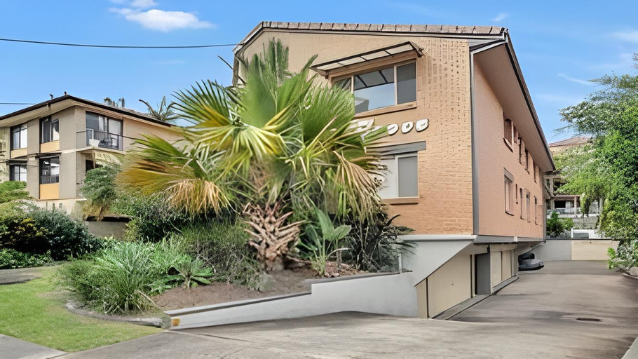 Exterior & Views 1, Central Burleigh Apartment, Gold Coast