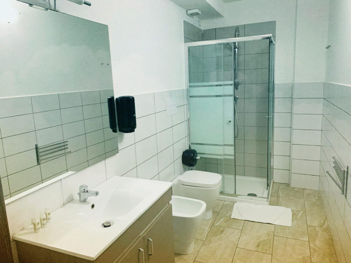 Bathroom 3, Residence R&B Tyrrhenum, Napoli