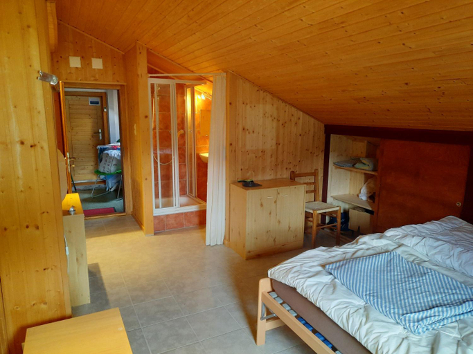 Others 4, Studio sans cuisine, Sierre