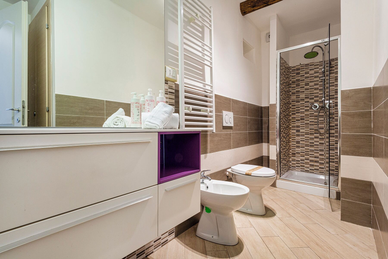 Bathroom, XXV Aprile Downtown by Wonderful Italy, Genova