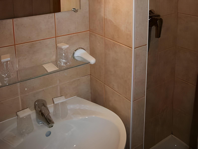 Bathroom 3, Auberge du Herisson, Jura
