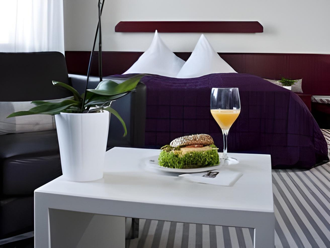 Bedroom 2, ホテル ノイアー カールスホフ, Baden-Baden