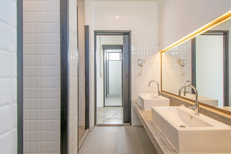 Bathroom 11