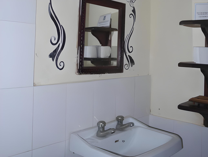 Bathroom 3, Sazani Beach Lodge and Tidal Lounge, Kaskazini 'A'