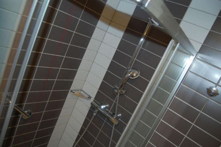 Bathroom 9