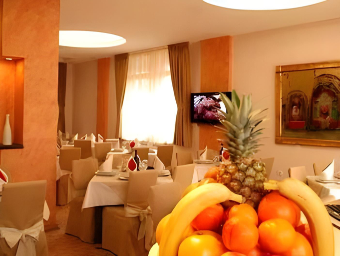 Food & Drinks 3, Premier Hotel
