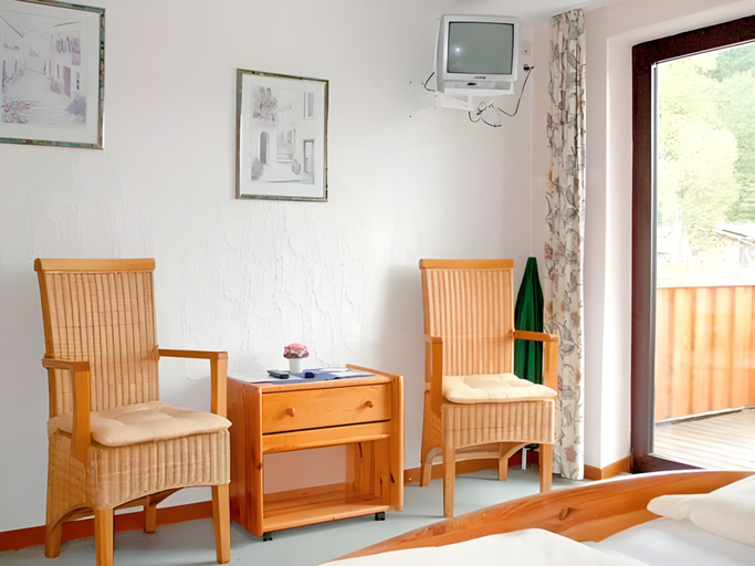 Bedroom, Gasthof Zum Dorfkrug, Hochsauerlandkreis