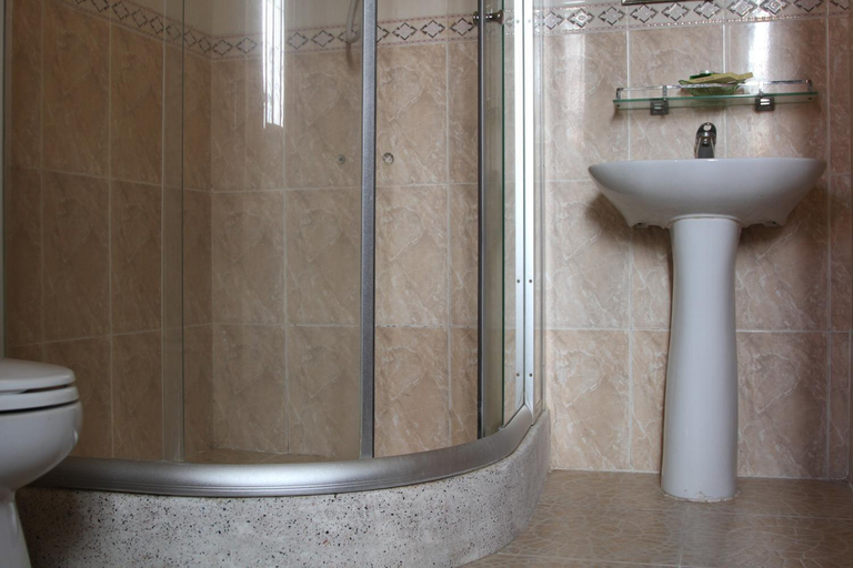 Bathroom 4, Golden Noura Villa & Restaurant, Phnom Penh