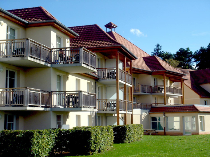 Exterior 3