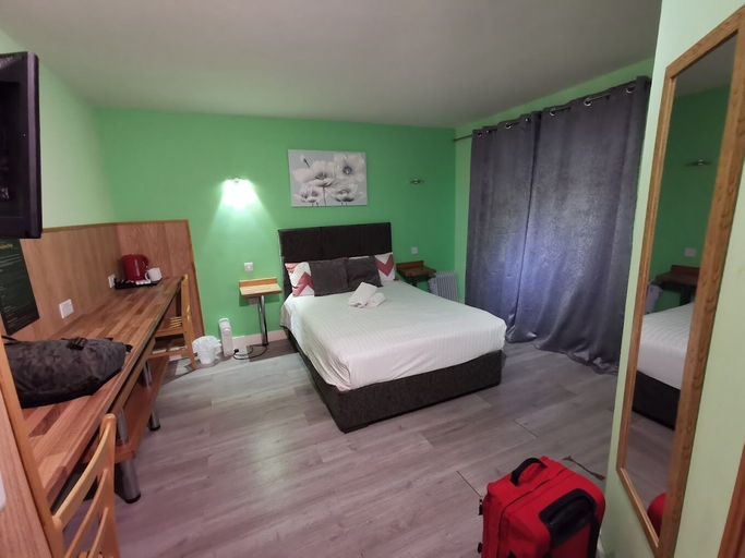 Bedroom 2, Stansted Airport Lodge, Essex