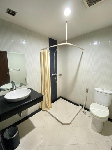Bathroom 12
