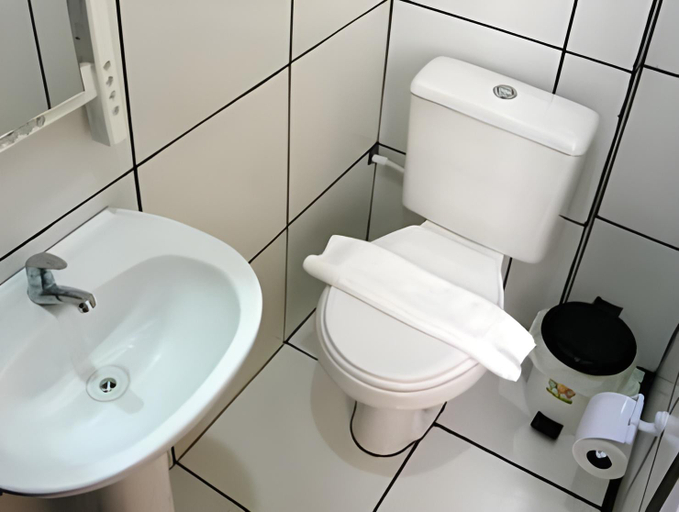 Bathroom 2, POA Eco Hostel, Porto Alegre