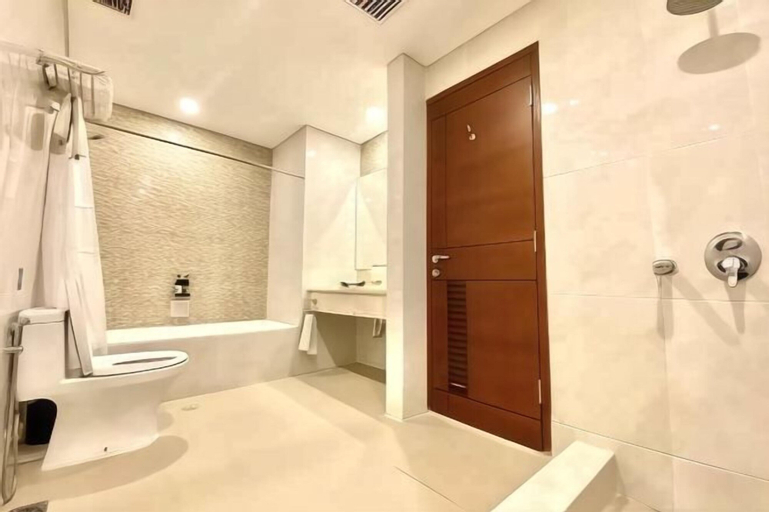 Bathroom 16