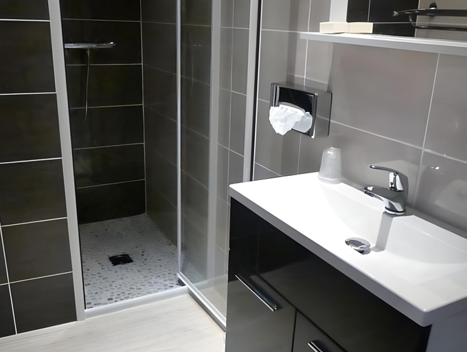 Bathroom 3, Hotel de la Plage, Charente-Maritime