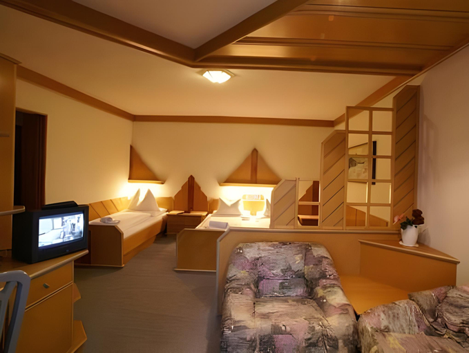 Others 3, Hotel Thier, Neunkirchen
