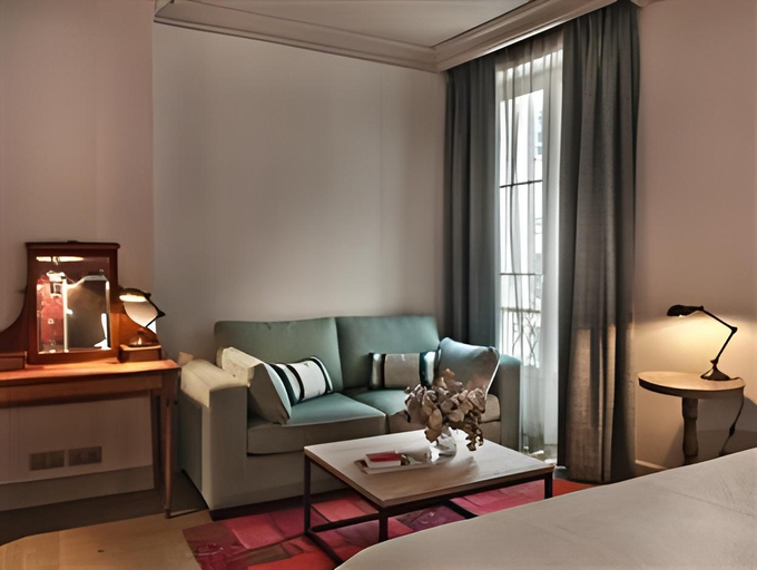 Bedroom 2, Le Robinet d'Or, Paris