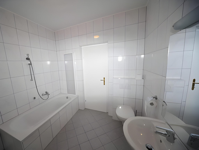Bathroom 2, Gut Drasing, Klagenfurt