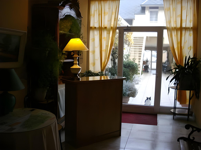 Others 4, Hotel de Normandie, Seine-Maritime