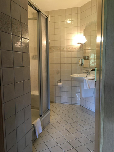 Bathroom 4, Landhaus Hotel Goke, Paderborn