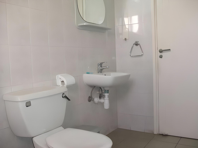 Bathroom 4, Sunquest Gardens Holiday Resort