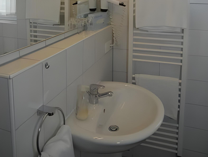 Bathroom, Landhotel Gary, Ansbach