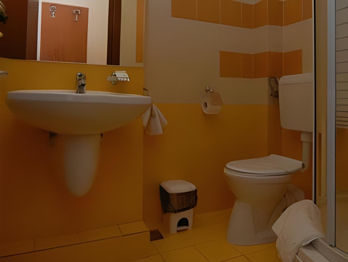 Bathroom, Hotel Dragului, Predeal
