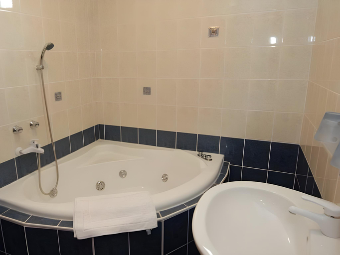 Bathroom 4, Rudolf Hotel Hajduszoboszlo, Hajdúszoboszló