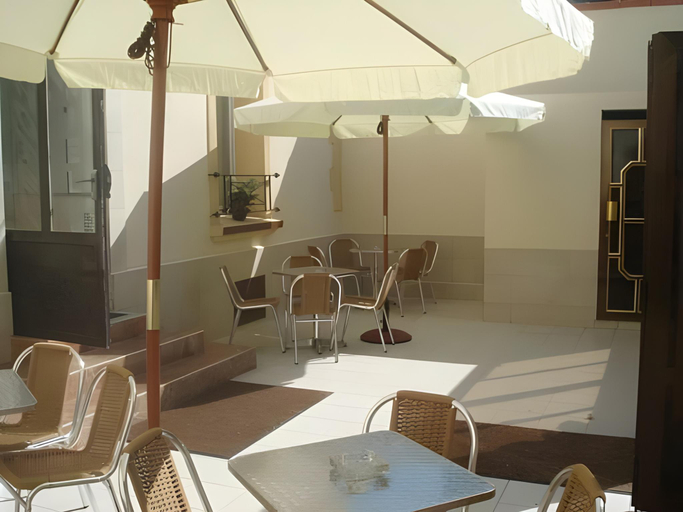 Others 4, Hotel Victor Hugo, Seine-Saint-Denis