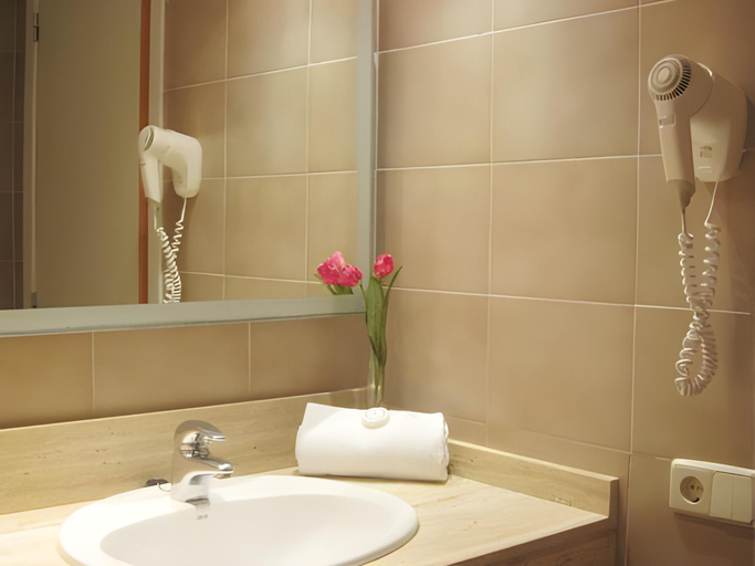 Bathroom 4, Inturotel Esmeralda Garden, Baleares