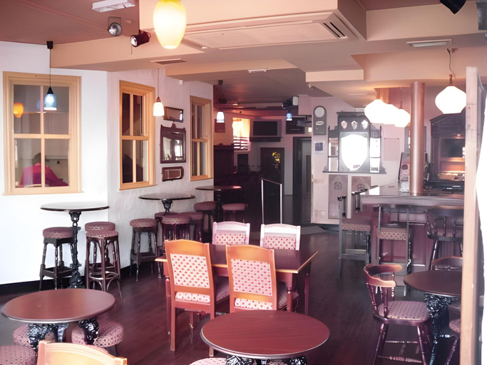 Food & Drinks 5, Holiday Hotel