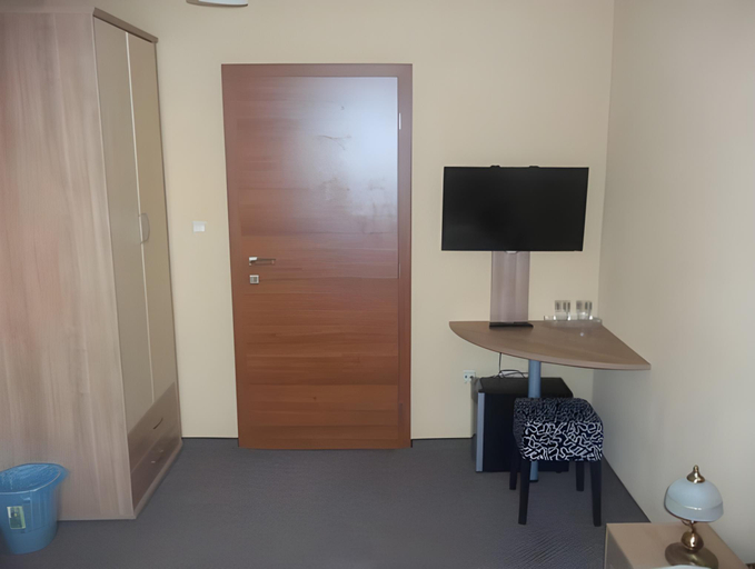 Others 4, Penzion Kastelan, Prievidza