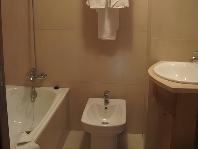 Bathroom 5, Studios Porto Solar, Porto