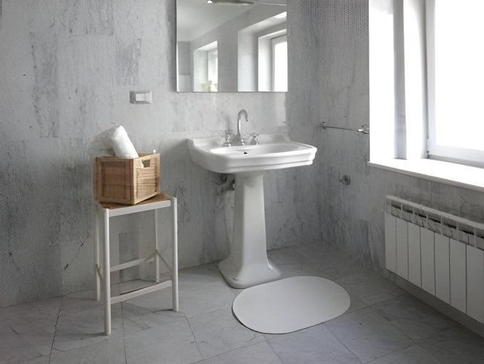 Bathroom 2, Palazzo Brigido, Trieste