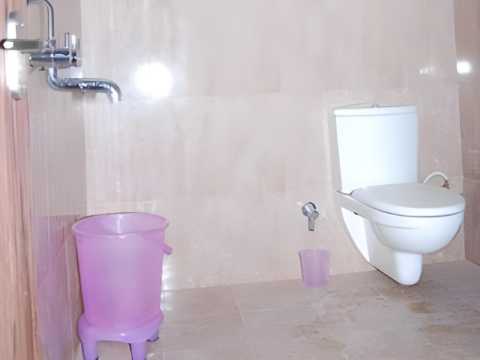 Bathroom 4, Di Di Hotel Alambagh, Lucknow