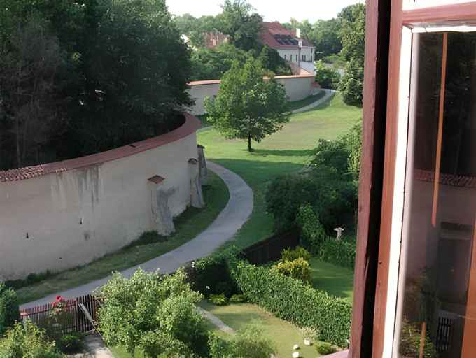 Others 5, Hotel 100, Pardubice